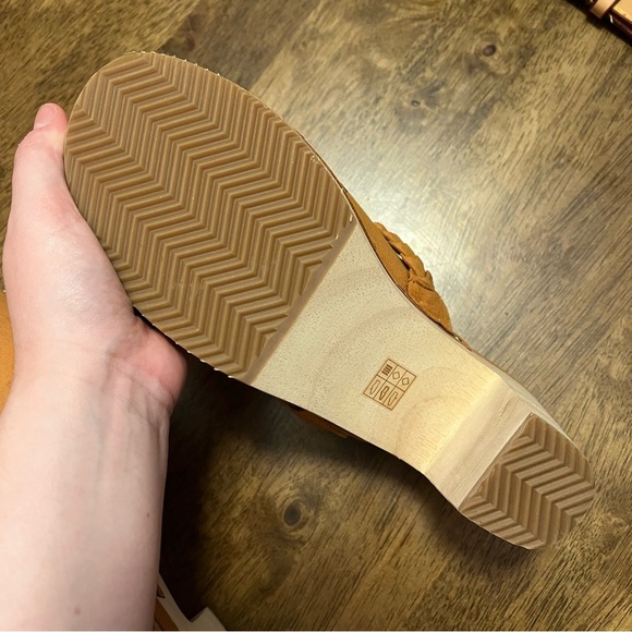 NWOT J. Crew Camel Faux Suede Clogs Wood Chunky Heel Women's SZ 9.5 - Picture 6 of 9